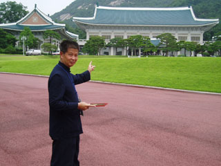 麥榮耀師傅查看韓國青瓦台風水